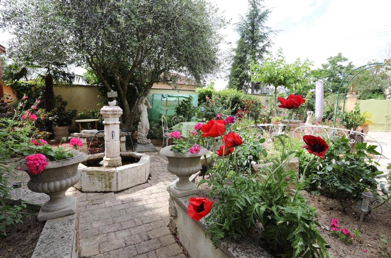 Maison D'Hotes Et Roulotte" Le 6 Bis" Romans-sur-Isère Buitenkant foto